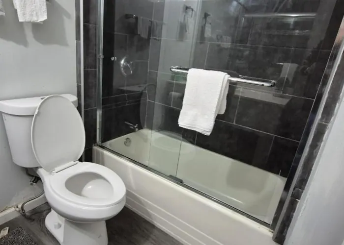 By Oyo O'hare Airport Chicago 2*